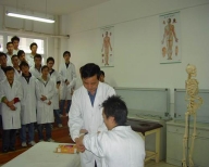 贵州省医护理学院的学生军训实拍图片